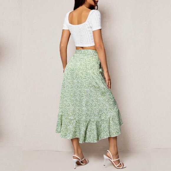 ✨3/$20✨ SHEIN Green Floral Asymmetrical Wrap Skirt - Picture 2 of 7